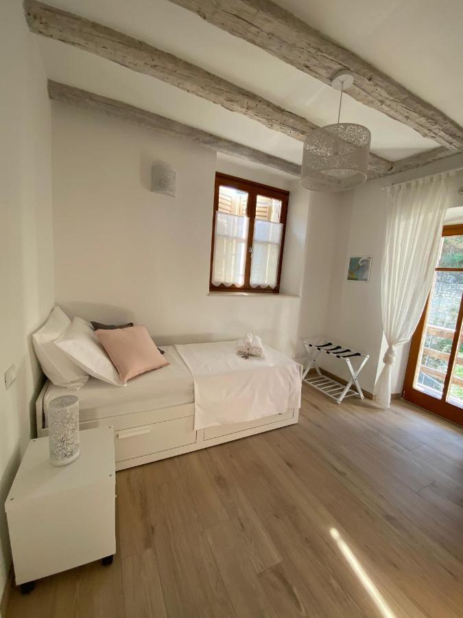 Appartamento Borgo San Tomaso, Tra Storia E Natura 로베레토 외부 사진