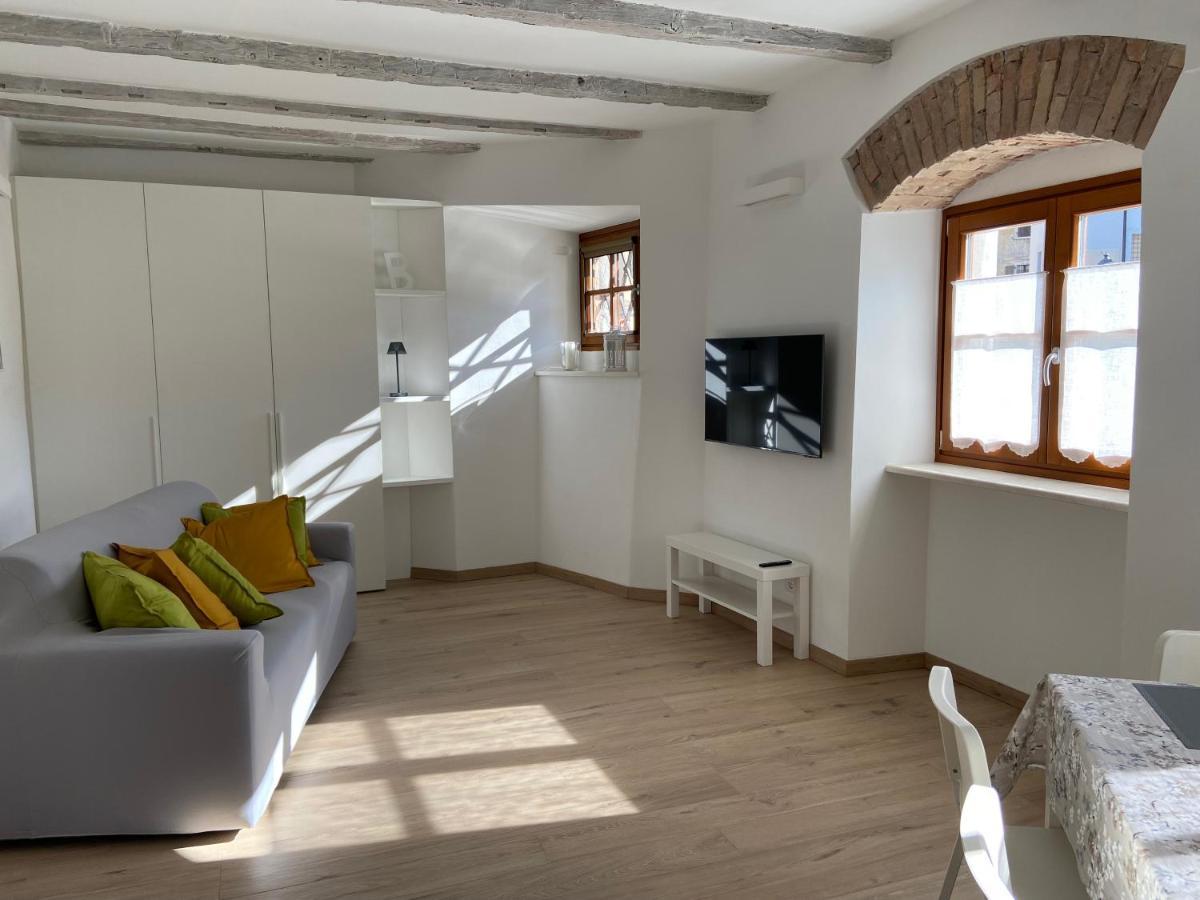Appartamento Borgo San Tomaso, Tra Storia E Natura 로베레토 외부 사진